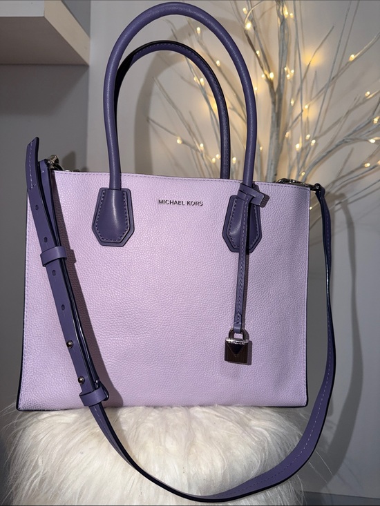 Michael Kors Handbags - Michael Kors EUC lavender/cream structured crossbody 12X10  tote bag